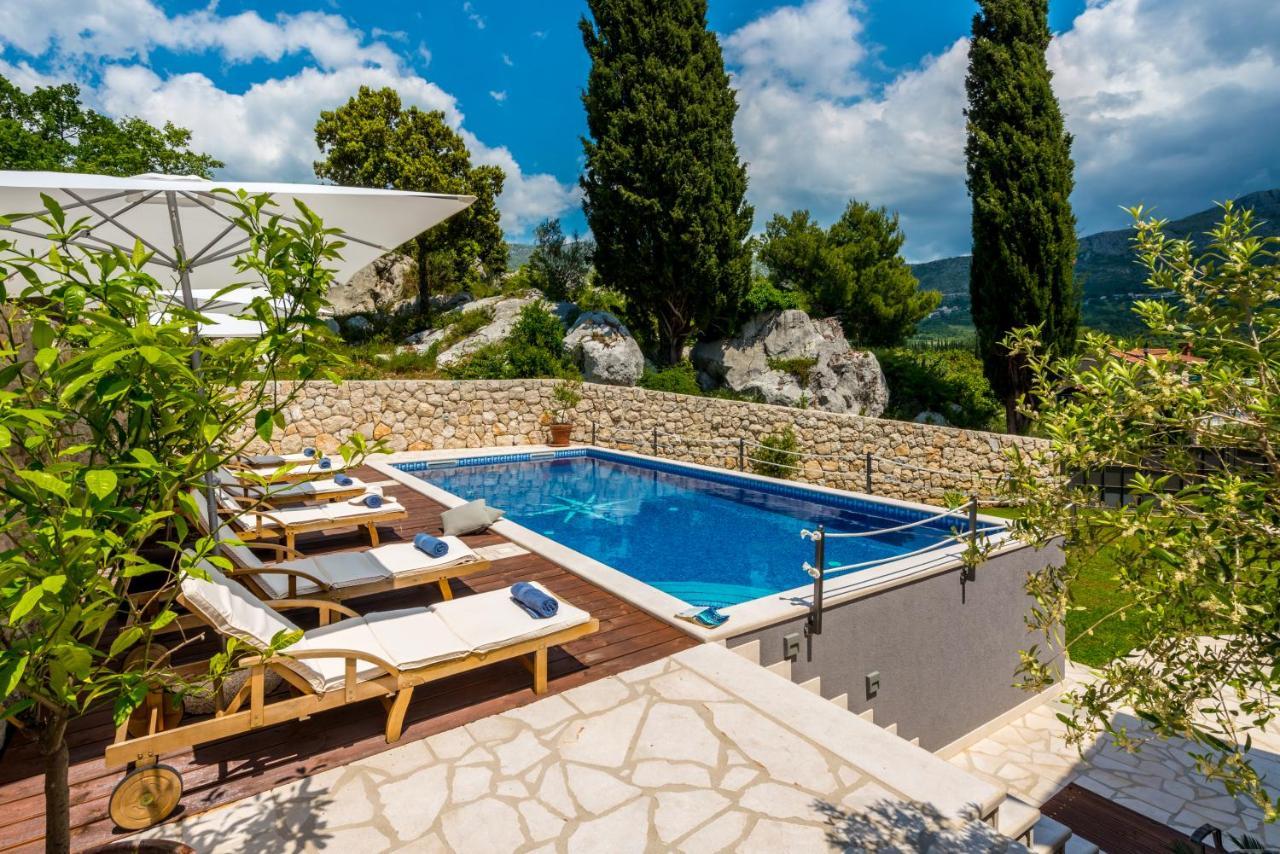 Ane Villa Celopeci