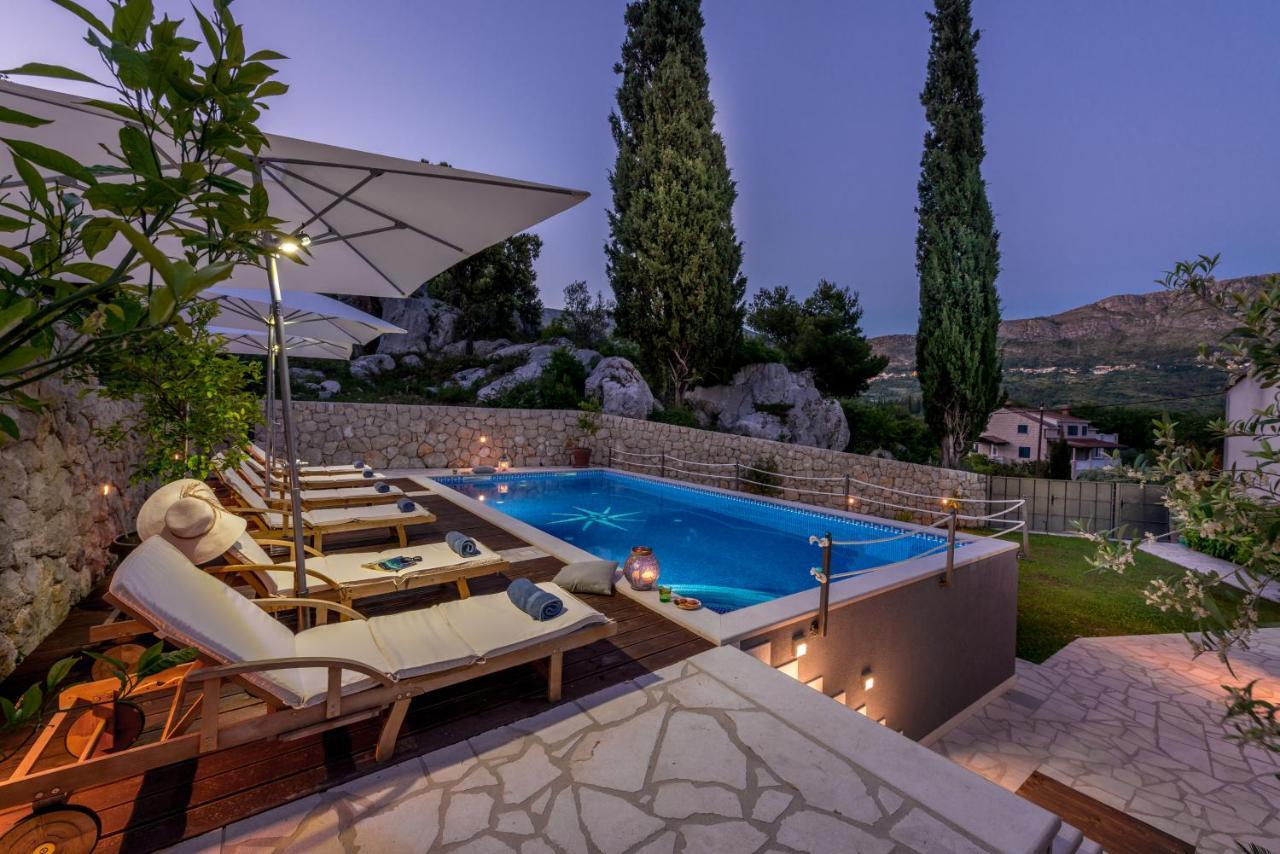Ane Villa *